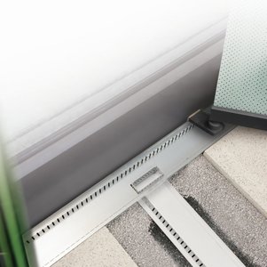 Thanks to the adapter, the revisable aluminium branch channels can easily be connected to the respective drainage channels such as the Stabile model.