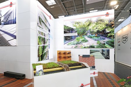 L’un des points forts pour 2023 : les nouveaux systèmes complets pour la végétalisation extensive des toits. Le fabricant allemand spécialisé en articles métalliques propose lui-même trois versions différentes incluant tous les composants nécessaires.