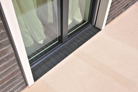 Drainage systems from the company Richard Brink were used to reliably drain away precipitation from the building façade.