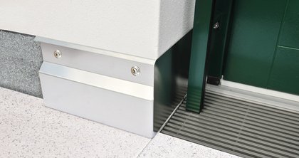 The new wall connection profiles from Richard Brink protect façades from the elements.