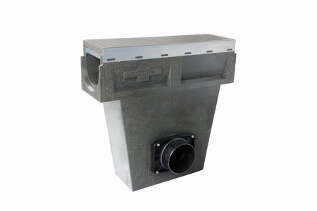 Even the large drainage units are lightweight thanks to their material composition, which also incorporates a plastic component. Despite their light construction, the new products can withstand weight loads of up to and including D 400. 