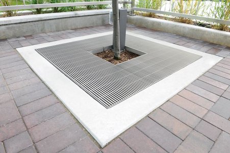 To ensure that all dewatering and drainage areas maintain a uniform look, the tree guards were adapted to mirror the design of the Hydra Linearis gratings.  