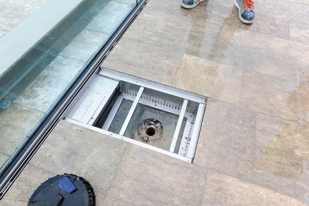 The installers additionally installed drainage gullies from the metal products manufacturer. These can be covered with the same material as the surrounding panels to give them a uniform look while also providing easy access for maintenance work.