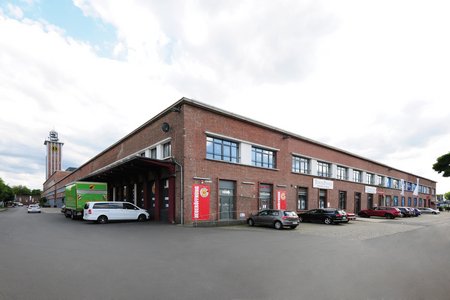 Het TurmCenter in Siegburg biedt in moderne faciliteiten ruimte aan diverse bedrijven met een onmiskenbaar industrieel karakter.