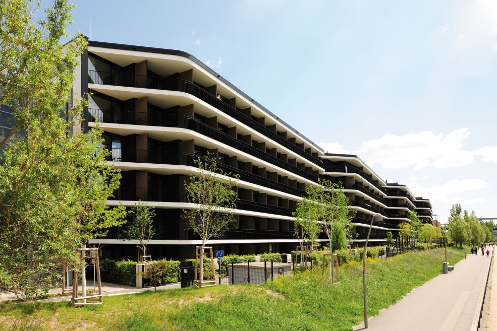 Centraal gelegen en toch in het groen – de "GleisPark Apartments" aan de rand van het gebied Gleisdreieck combineren de voordelen van de grote stad met de natuur. 