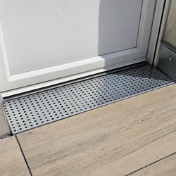 Drainagerost mit runder Perforation  verbaut von Bau- und Dienstleistung Scheinpflug