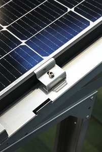 Richard Brink now includes flexible module clamps as standard with the Miralux Flex solar substructures, allowing all kinds of commercially available panel sizes to be fitted and adjusted, irrelevant of module manufacturer.