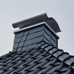  Schornsteinabdeckung mit Variobefestigung verbaut von Bolz Dachdecker