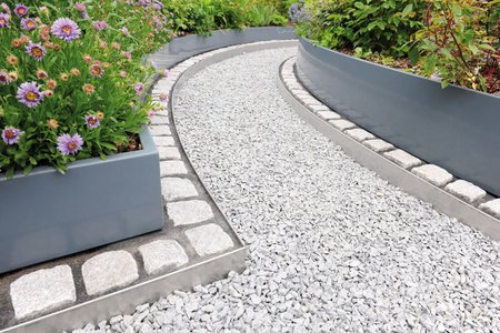 The stones give a beautiful finish to the project and make for a harmonious overall look together with the raised beds.