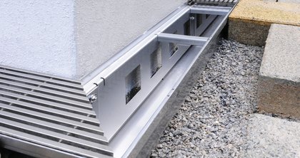 The new Stabile Air drainage channel from Richard Brink GmbH & Co. KG is characterised by its well ventilated wall connection.