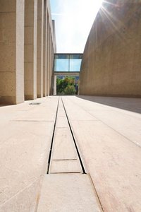 The dewatering system provided by Richard Brink also ensures that rainwater is reliably directed away from the façades of all sections of the mosque.