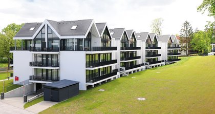 Das MAREMÜRITZ Yachthafen Resort bietet Urlaubern exklusive Ferienapartments in beeindruckender Umgebung im Herzen der Mecklenburgischen Seenplatte.