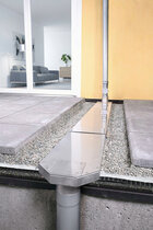 Richard Brink presents its new solution, designed to achieve flexible and reliable cascade drainage. Here you can see the various elements that make up the overall system, from the inward-flow adapter to the shallow channels right over to the outward-flow adapter and subsequent downpipe.  Photo: Richard Brink GmbH & Co. KG