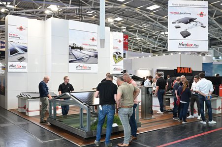 Interested visitors could take a look at the time-proven solutions for east-west and south-facing installations and also see two brand new products at the well-frequented exhibition stand.
