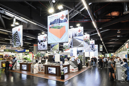 Am Stand des Metallwarenherstellers in der gut besuchten Halle 4 standen Produkte zur Drainage und Entwässerung sowie aus der Produktgruppe der Pflanzsysteme im Fokus der Messepräsenz.  Foto: Richard Brink GmbH & Co. KG