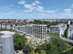 Das wahrlich grüne Gebäude schafft einen fließenden Übergang zwischen Bauwerk und Natur und fügt sich ideal in die Umgebung am Spreeufer ein.  Foto: Richard Brink GmbH & Co. KG