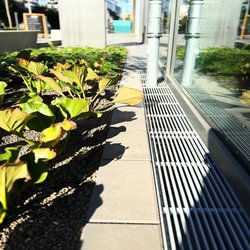 Entwässerungsrinne Stabile verbaut von v.Martial-Röder Garten- und Landschaftsbau