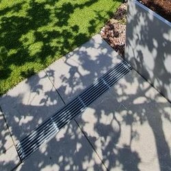 Längsstabrost 20x3 verbaut von AZ-Gartengestaltung GmbH