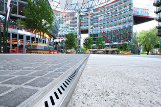 Refurbishment of the outdoor areas of Das Center am Potsdamer Platz saw not only several elements being restructured but, most notably, a redesigned dewatering system with custom channels from the company Richard Brink.  Photo: Richard Brink GmbH & Co. KG