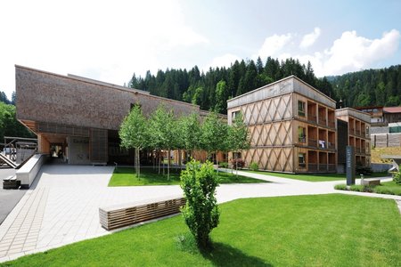 Außerhalb der Skisaison ist die Tirol Lodge ein geeigneter Ausgangspunkt für ausgedehnte Wander- oder Fahrradtouren durch das österreichische Alpenland.