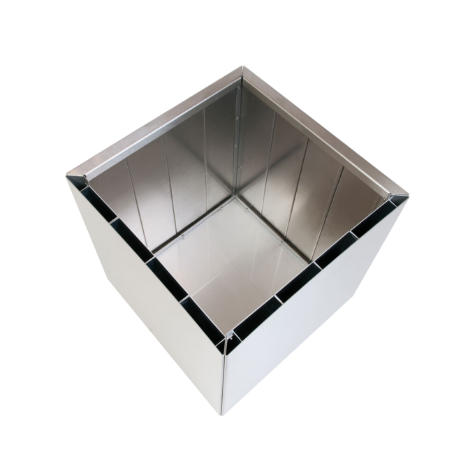 Doppelwandiger Pflanzkasten mit Paneelen zur Isolation
