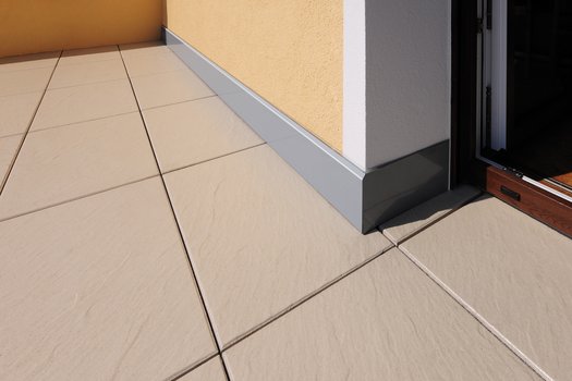 Alongside its classic screw-in wall connection profiles, Richard Brink also offers an alternative model with a snap-fit mount.  Photo: Richard Brink GmbH & Co. KG