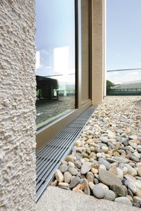Stainless steel Stabile drainage channels were also used, providing a reliable dewatering solution along the terraces’ glass façades.
