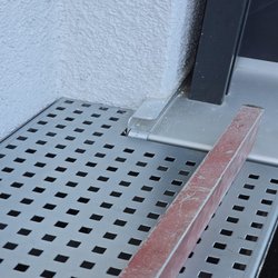 Drainagerost mit quadratischer Perforation  verbaut von hermannbau peb gmbh