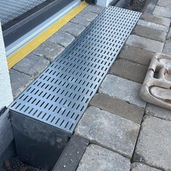 Fassadenrinne Stabile Air verbaut von Spitzer Garten- und Landschaftsbau