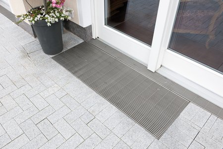 Customers can choose from an extensive range of gratings for the custom-made covers, extending from a classic mesh grating through to eye-catching design solutions.  Photo: Richard Brink GmbH & Co. KG