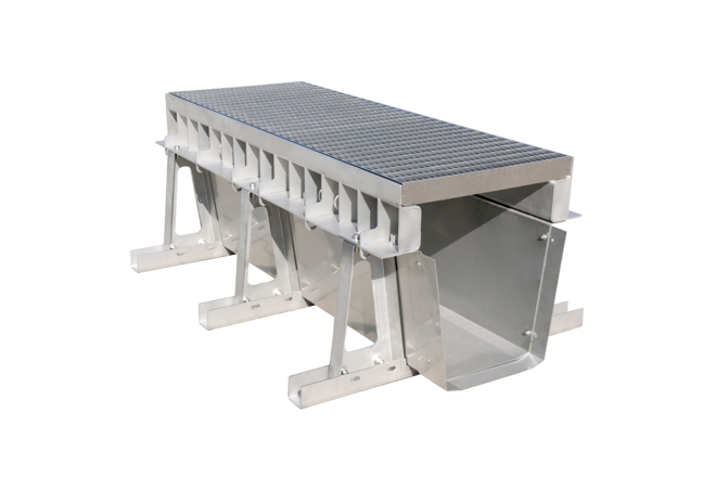 Le caniveau de rétention absorbe jusqu'à 900 l par mètre courant et les rejette de manière contrôlée