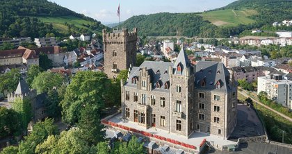 Klopp Castle in Bingen am Rhein is regarded as the town’s landmark and is home, among other things, to the mayor’s office and part of the municipal government.