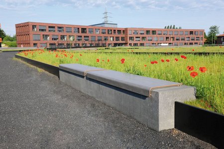 Everyone involved in the project was impressed with the high quality of the raised beds. Additional elements such as seating could even be subtly incorporated, allowing the seamless continuation of the clear design adopted throughout the green spaces.