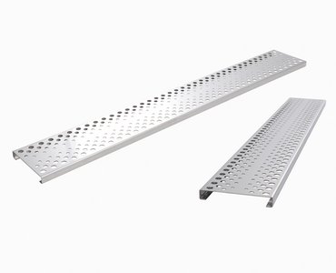 The Perla grating, also made of stainless steel, is likewise unconventional. Offset rows of holes lend it a striking look.