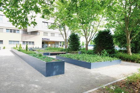 When planning the extension, importance was also placed on the design of the outdoor space. The goal was to create a green area that could be enjoyed by patients, staff and visitors alike.
