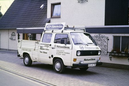 With the motto “Gone through fire for you...”, the company Richard Brink marketed its first products, including wrought iron articles, bannister bars, gates and railings. 