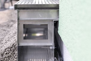 Sonderform der Fassadenrinne Stabile Air mit maßgefertigter Auskragung