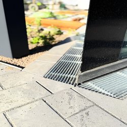Entwässerungsrinne Stabile verbaut von v.Martial-Röder Garten- und Landschaftsbau