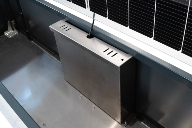 Avec boîtier électronique intégré pour un câblage ordonné