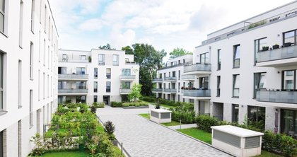 Dans le quartier de Groß Borstel à Hambourg, l’ensemble résidentiel « Tarpenbeker Ufer » allie les avantages d’un habitat proche de la nature et de la ville.