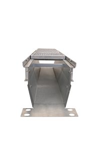 Passende Rostabdeckungen wie Schwerlast-Maschenroste oder Längsstabroste gehören ebenfalls zum Sortiment.  Foto: Richard Brink GmbH & Co. KG