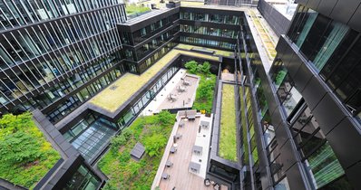 Het nieuwe gebouwencomplex van de Volksbank Freiburg overtuigt door de vormgeving van het totaalconcept en het gebruik als multifunctioneel gebied.