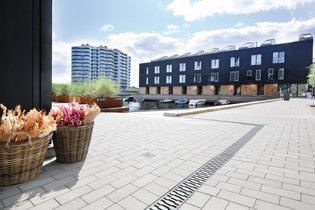 Formerly a place of industry, Copenhagen’s South Harbour is now home to modern residential quarters with direct access to the water.  Photo: Richard Brink GmbH & Co. KG