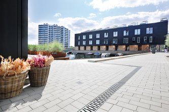 Op het voormalige industrieterrein van de zuidelijke haven in Kopenhagen ontstonden moderne woonwijken met directe aansluiting op het water.  Foto: Richard Brink GmbH & Co.