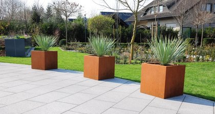 Compact, elegant design: the new Basio plant boxes from the company Richard Brink.