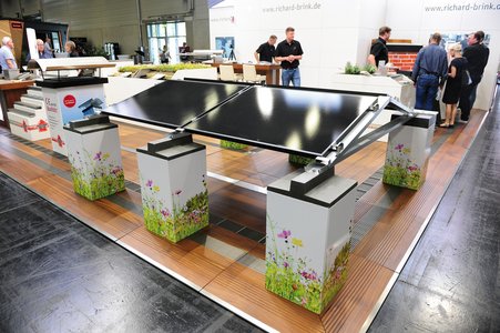 Parmi les produits exposés figurait aussi la structure porteuse pour installation solaire « MiraluxFlex ».