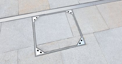 The “Solid” heavy-duty manhole covers made by the company Richard Brink impress with their extreme resilience, reliable functionality and aesthetic appeal.