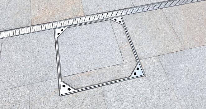 Die Schwerlast-Schachtabdeckungen „Solid“ der Firma Richard Brink überzeugen durch höchste Belastbarkeit bei zuverlässiger Funktionalität sowie einer ansprechenden Optik.