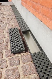 2019 siegte der Gussrost „Prisma“ mit ineinander verwobenen facettierten Flächen in der Kategorie „Urban Design“, dessen harmonisches Erscheinungsbild laut Jury „im Stadtbild gekonnt Akzente setzt“.  Foto: Richard Brink GmbH & Co. KG