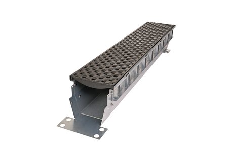 Besondere Akzente setzen die Gussroste der Firma Richard Brink. Aktuell stehen Kunden drei Designs zur Wahl. Hier abgebildet: die mit dem Red Dot Design Award ausgezeichnete „Prisma“.  Foto: Richard Brink GmbH & Co. KG